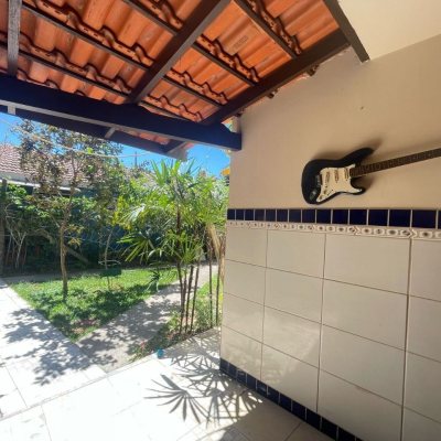 Casa Residencial com 450m², 6 quartos, 3 suítes, 4 garagens, no bairro Ingleses em Florianópolis