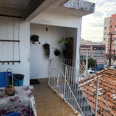 Casa Residencial com 259m², 6 quartos, 2 suítes, 5 garagens, no bairro Barreiros em São José