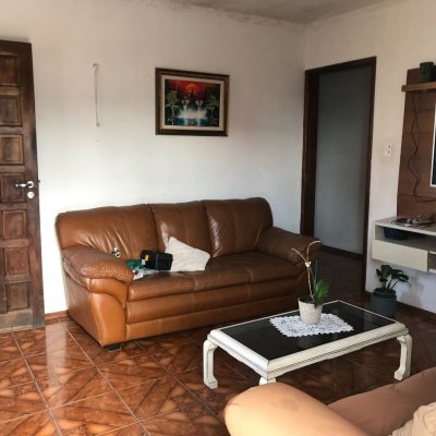 Casa Residencial com 259m², 6 quartos, 2 suítes, 5 garagens, no bairro Barreiros em São José
