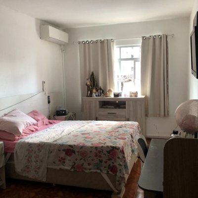 Casa Residencial com 259m², 6 quartos, 2 suítes, 5 garagens, no bairro Barreiros em São José