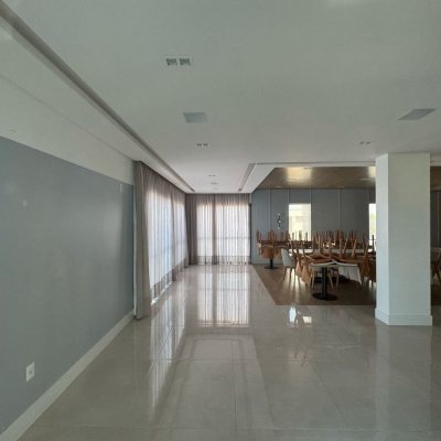 Apartamentos com 81m², 2 quartos, 1 suíte, 1 garagem, no bairro Kobrasol em São José