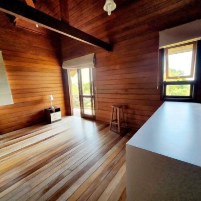 Casa Residencial com 118m², 3 quartos, 1 suíte, 3 garagens, no bairro Barra da Lagoa em Florianópolis