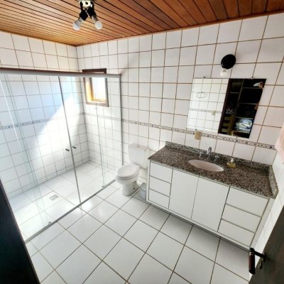 Casa Residencial com 118m², 3 quartos, 1 suíte, 3 garagens, no bairro Barra da Lagoa em Florianópolis