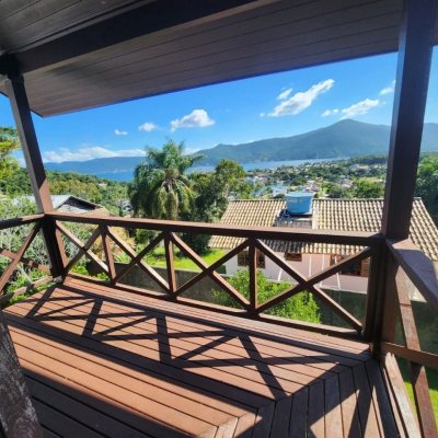 Casa Residencial com 118m², 3 quartos, 1 suíte, 3 garagens, no bairro Barra da Lagoa em Florianópolis