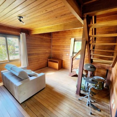 Casa Residencial com 118m², 3 quartos, 1 suíte, 3 garagens, no bairro Barra da Lagoa em Florianópolis