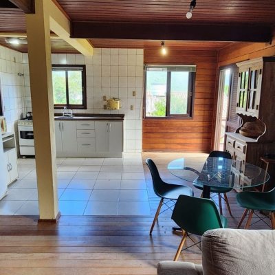 Casa Residencial com 118m², 3 quartos, 1 suíte, 3 garagens, no bairro Barra da Lagoa em Florianópolis