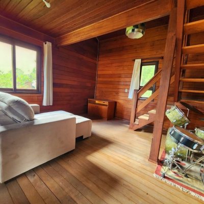 Casa Residencial com 118m², 3 quartos, 1 suíte, 3 garagens, no bairro Barra da Lagoa em Florianópolis