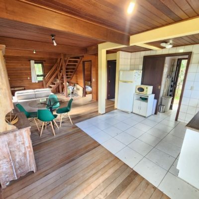 Casa Residencial com 118m², 3 quartos, 1 suíte, 3 garagens, no bairro Barra da Lagoa em Florianópolis