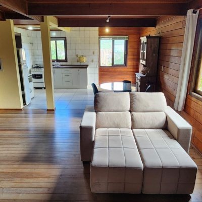 Casa Residencial com 118m², 3 quartos, 1 suíte, 3 garagens, no bairro Barra da Lagoa em Florianópolis