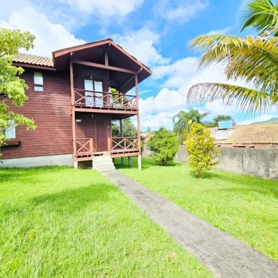 Casa Residencial com 118m², 3 quartos, 1 suíte, 3 garagens, no bairro Barra da Lagoa em Florianópolis