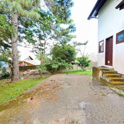 Casa Residencial com 118m², 3 quartos, 1 suíte, 3 garagens, no bairro Barra da Lagoa em Florianópolis