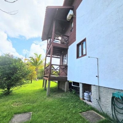Casa Residencial com 118m², 3 quartos, 1 suíte, 3 garagens, no bairro Barra da Lagoa em Florianópolis