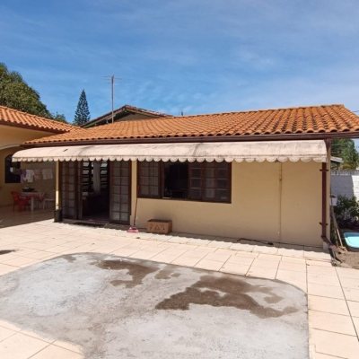 Casa Residencial com 193m², 3 quartos, 1 suíte, 2 garagens, no bairro Campeche em Florianópolis