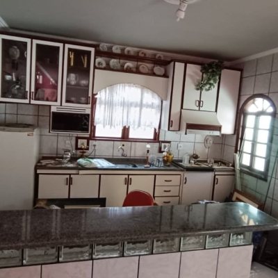 Casa Residencial com 193m², 3 quartos, 1 suíte, 2 garagens, no bairro Campeche em Florianópolis