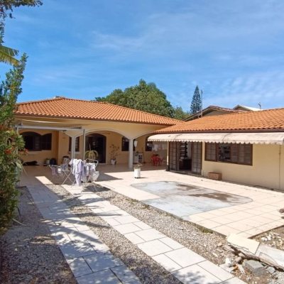Casa Residencial com 193m², 3 quartos, 1 suíte, 2 garagens, no bairro Campeche em Florianópolis