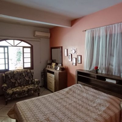 Casa Residencial com 193m², 3 quartos, 1 suíte, 2 garagens, no bairro Campeche em Florianópolis