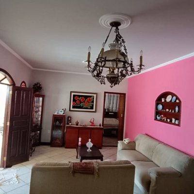 Casa Residencial com 193m², 3 quartos, 1 suíte, 2 garagens, no bairro Campeche em Florianópolis