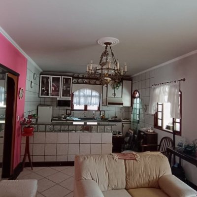 Casa Residencial com 193m², 3 quartos, 1 suíte, 2 garagens, no bairro Campeche em Florianópolis