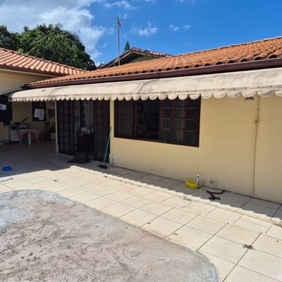 Casa Residencial com 193m², 3 quartos, 1 suíte, 2 garagens, no bairro Campeche em Florianópolis