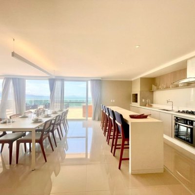 Cobertura com 316m², 4 quartos, 4 suítes, 3 garagens, no bairro Cachoeira Do Bom Jesus em Florianópolis