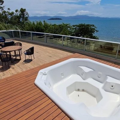 Cobertura com 316m², 4 quartos, 4 suítes, 3 garagens, no bairro Cachoeira Do Bom Jesus em Florianópolis