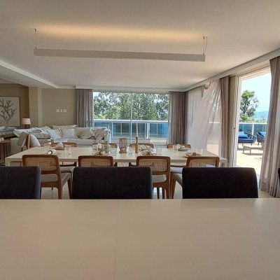 Cobertura com 316m², 4 quartos, 4 suítes, 3 garagens, no bairro Cachoeira Do Bom Jesus em Florianópolis