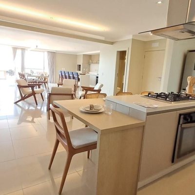 Cobertura com 316m², 4 quartos, 4 suítes, 3 garagens, no bairro Cachoeira Do Bom Jesus em Florianópolis