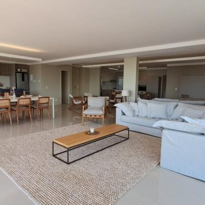 Cobertura com 316m², 4 quartos, 4 suítes, 3 garagens, no bairro Cachoeira Do Bom Jesus em Florianópolis