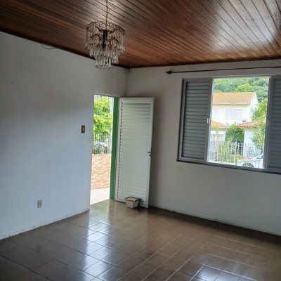 Casa Residencial com 246m², 3 quartos, 4 garagens, no bairro Saco Dos Limões em Florianópolis