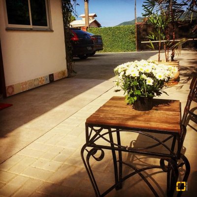 Pousada com 301m², 7 quartos, 7 suítes, 50 garagens, no bairro Barra Da Lagoa em Florianópolis