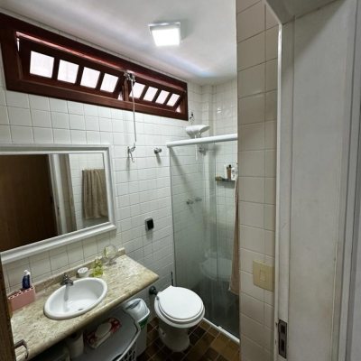 Casa Residencial com 209m², 3 quartos, 1 suíte, 2 garagens, no bairro Cachoeira Do Bom Jesus em Florianópolis