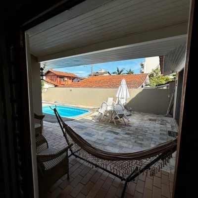 Casa Residencial com 209m², 3 quartos, 1 suíte, 2 garagens, no bairro Cachoeira Do Bom Jesus em Florianópolis