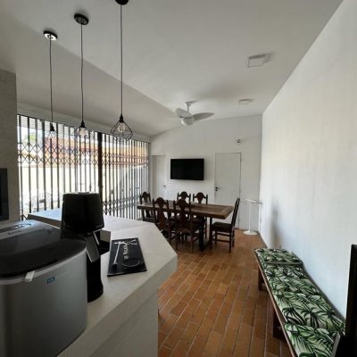 Casa Residencial com 209m², 3 quartos, 1 suíte, 2 garagens, no bairro Cachoeira Do Bom Jesus em Florianópolis