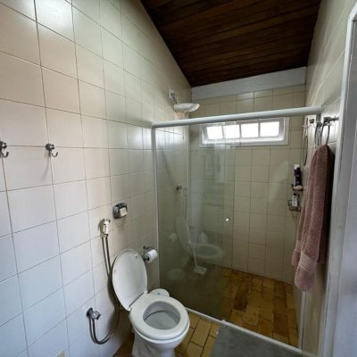 Casa Residencial com 209m², 3 quartos, 1 suíte, 2 garagens, no bairro Cachoeira Do Bom Jesus em Florianópolis