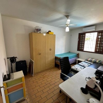 Casa Residencial com 209m², 3 quartos, 1 suíte, 2 garagens, no bairro Cachoeira Do Bom Jesus em Florianópolis