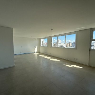 Apartamentos com 48m², 1 quarto, 1 suíte, 1 garagem, no bairro Centro em Florianópolis