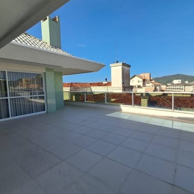 Cobertura com 246m², 4 quartos, 3 suítes, 3 garagens, no bairro Cachoeira do Bom Jesus em Florianópolis