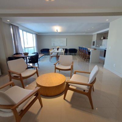 Cobertura com 246m², 4 quartos, 3 suítes, 3 garagens, no bairro Cachoeira do Bom Jesus em Florianópolis