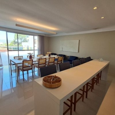 Cobertura com 246m², 4 quartos, 3 suítes, 3 garagens, no bairro Cachoeira do Bom Jesus em Florianópolis