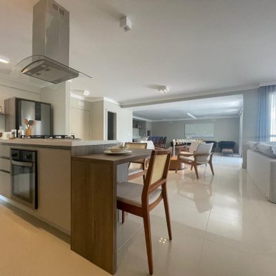 Cobertura com 246m², 4 quartos, 3 suítes, 3 garagens, no bairro Cachoeira do Bom Jesus em Florianópolis