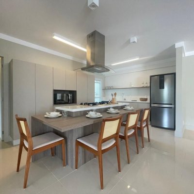 Cobertura com 246m², 4 quartos, 3 suítes, 3 garagens, no bairro Cachoeira do Bom Jesus em Florianópolis