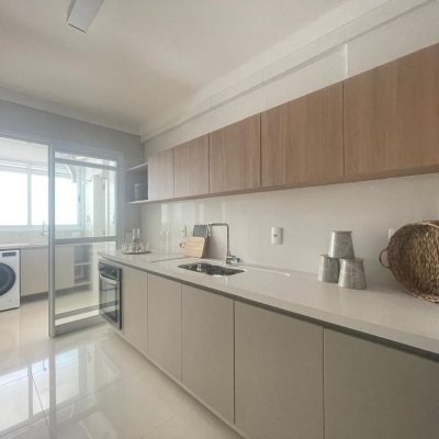 Cobertura com 246m², 4 quartos, 3 suítes, 3 garagens, no bairro Cachoeira do Bom Jesus em Florianópolis