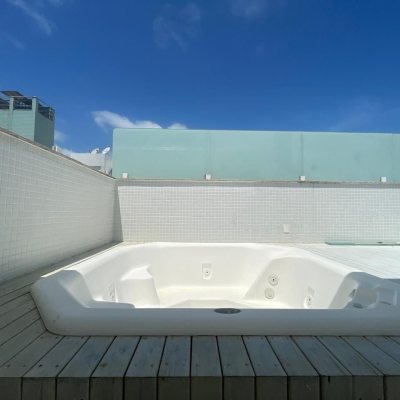 Cobertura com 246m², 4 quartos, 3 suítes, 3 garagens, no bairro Cachoeira do Bom Jesus em Florianópolis