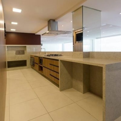 Cobertura com 246m², 4 quartos, 3 suítes, 3 garagens, no bairro Cachoeira do Bom Jesus em Florianópolis