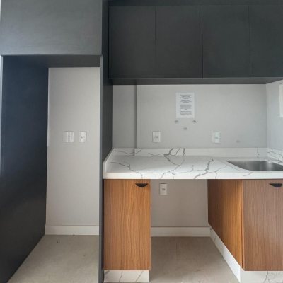 Loft com 51m², 1 quarto, 1 suíte, 1 garagem, no bairro Lagoa da Conceição em Florianópolis