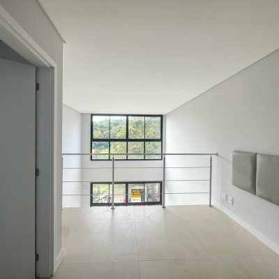Loft com 51m², 1 quarto, 1 suíte, 1 garagem, no bairro Lagoa da Conceição em Florianópolis