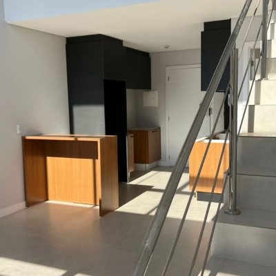 Loft com 51m², 1 quarto, 1 suíte, 1 garagem, no bairro Lagoa da Conceição em Florianópolis