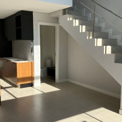 Loft com 51m², 1 quarto, 1 suíte, 1 garagem, no bairro Lagoa da Conceição em Florianópolis