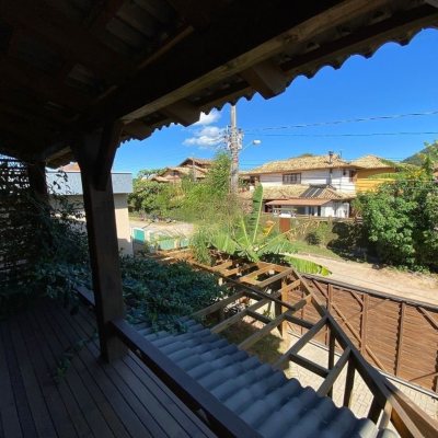 Casa Residencial com 170m², 2 quartos, 1 suíte, no bairro Rio Tavares em Florianópolis