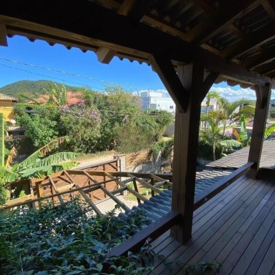 Casa Residencial com 170m², 2 quartos, 1 suíte, no bairro Rio Tavares em Florianópolis